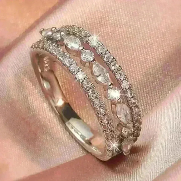New Size 6 Sterling Silver Ring with Sparkling Marquise and Round-Cut Crystal - Picture 1 of 3